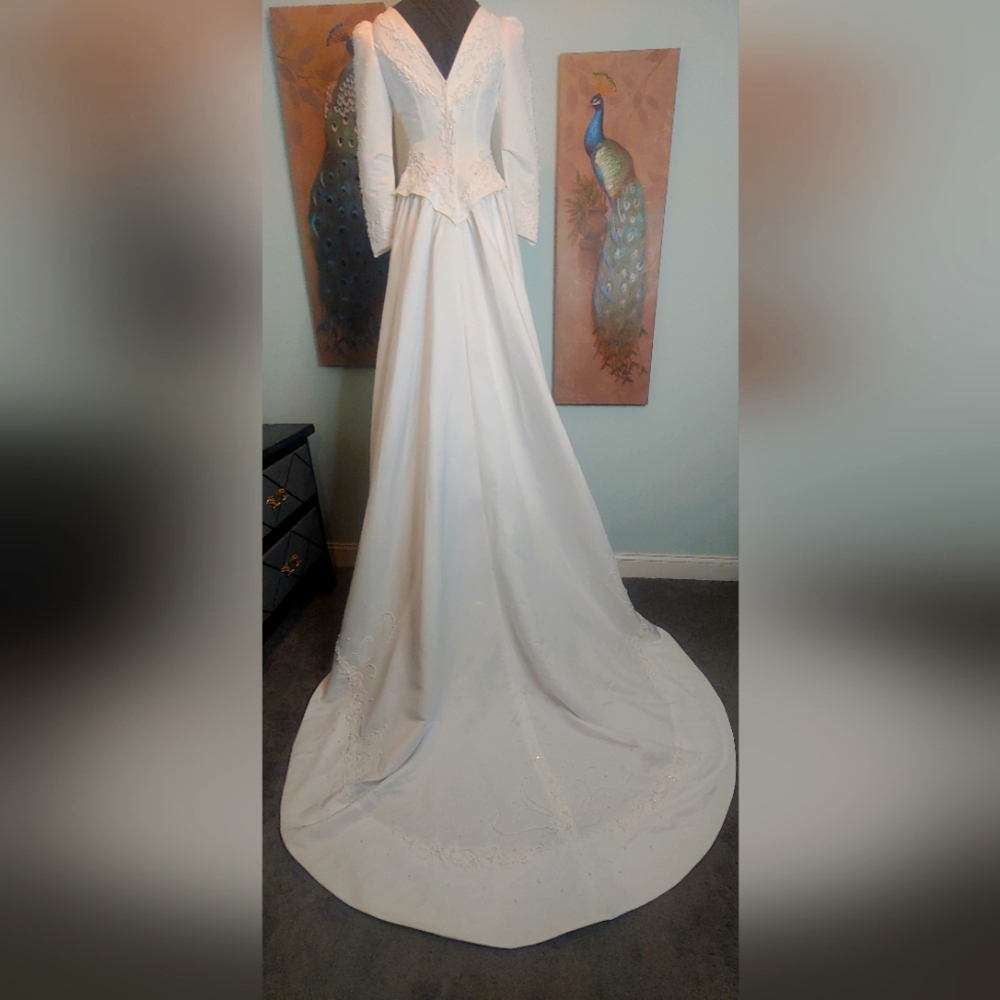 Long sleeve wedding dress